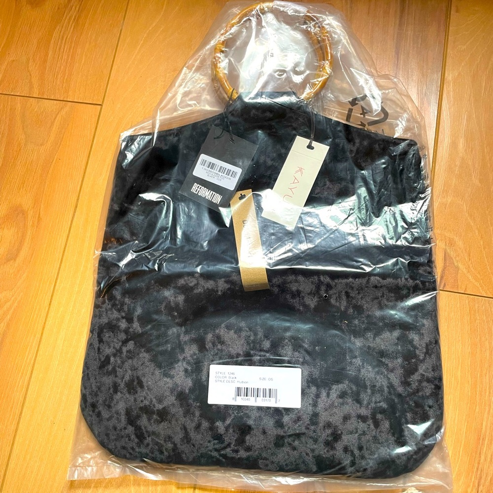 Reformation Black Velvet Kayu Hudson Tote Bag NWT - Picture 5 of 8